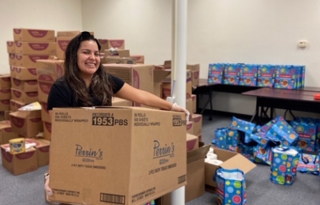 Janely Reyes holding a box